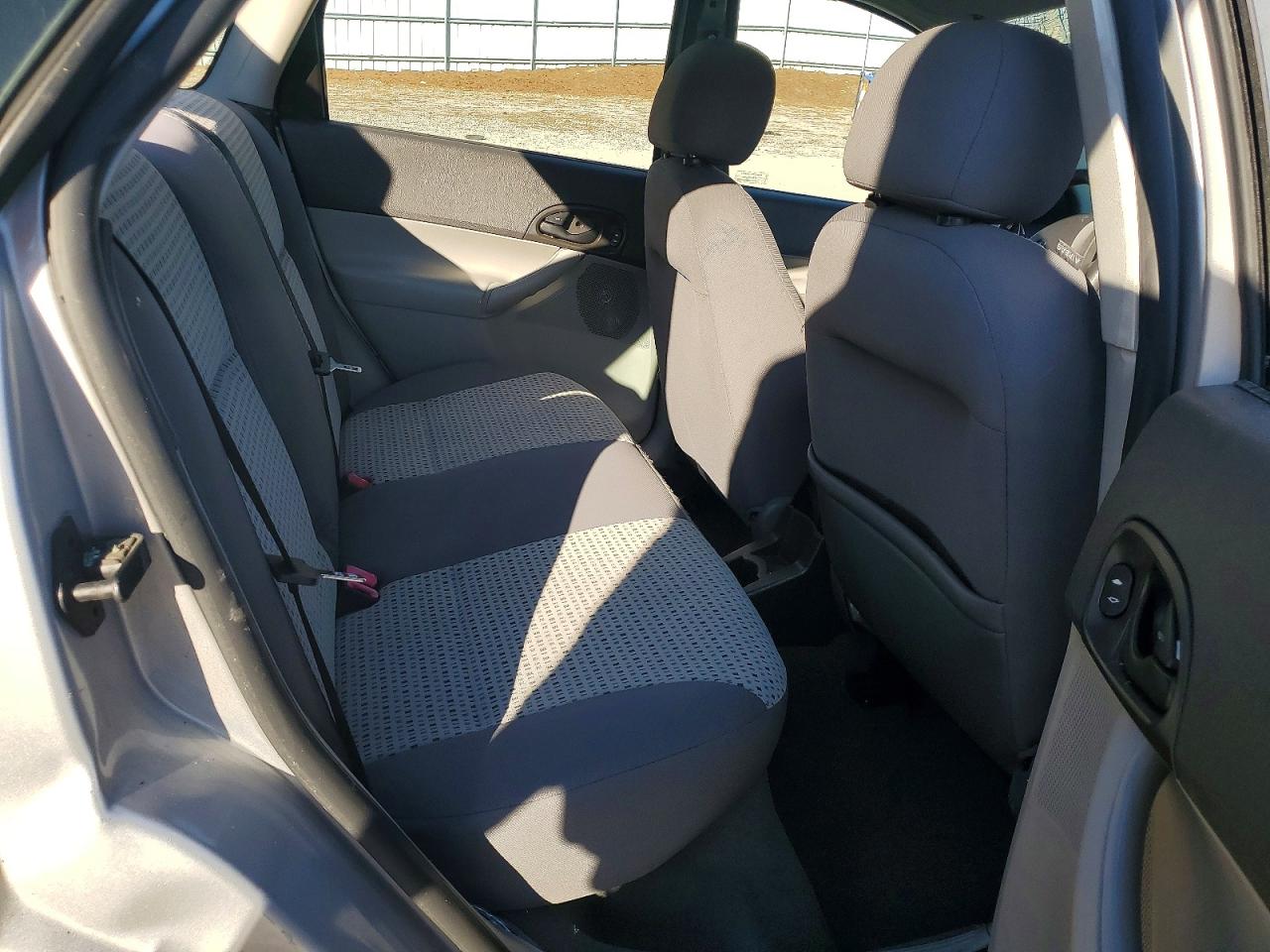 2007 FORD FOCUS ZX4 photo 10