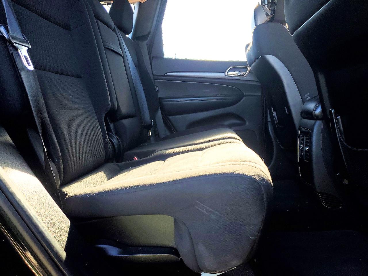 2015 JEEP GRAND CHEROKEE LAREDO photo 31