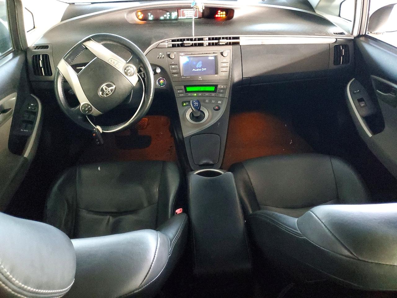 2013 TOYOTA PRIUS photo 8
