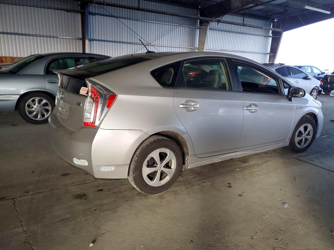 2013 TOYOTA PRIUS photo 3