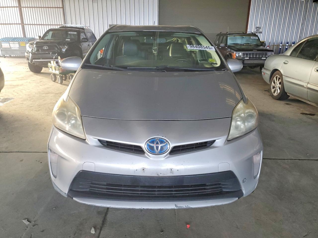 2013 TOYOTA PRIUS photo 5