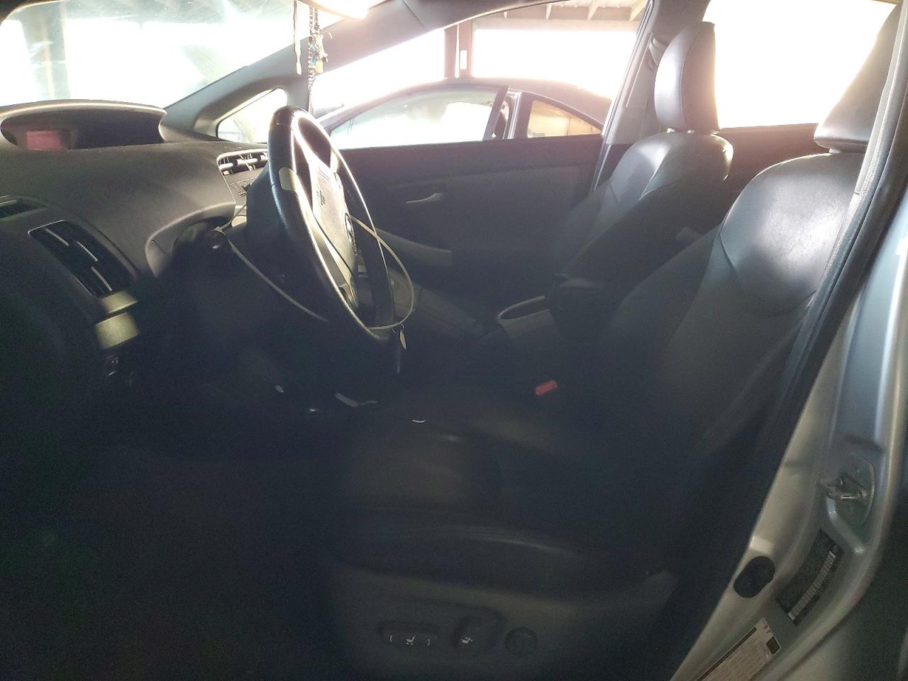 2013 TOYOTA PRIUS photo 7
