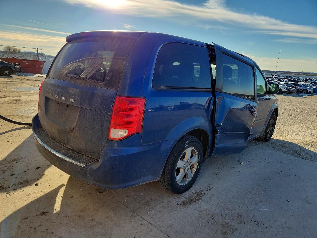 2011 DODGE GRAND CARAVAN MAINSTREET photo 3