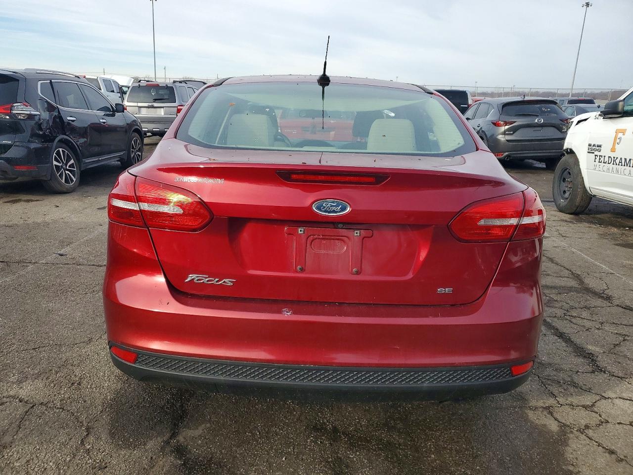 2017 FORD FOCUS SE photo 6