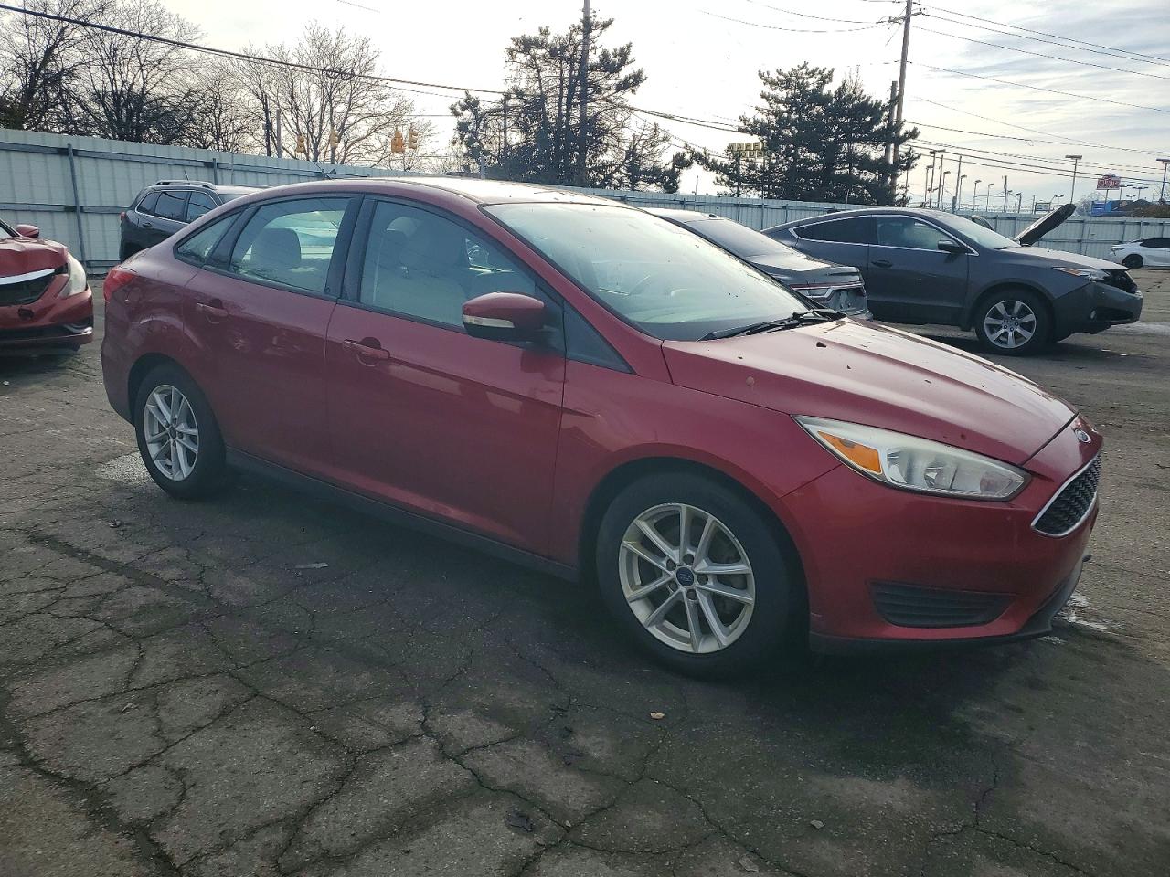 2017 FORD FOCUS SE photo 4