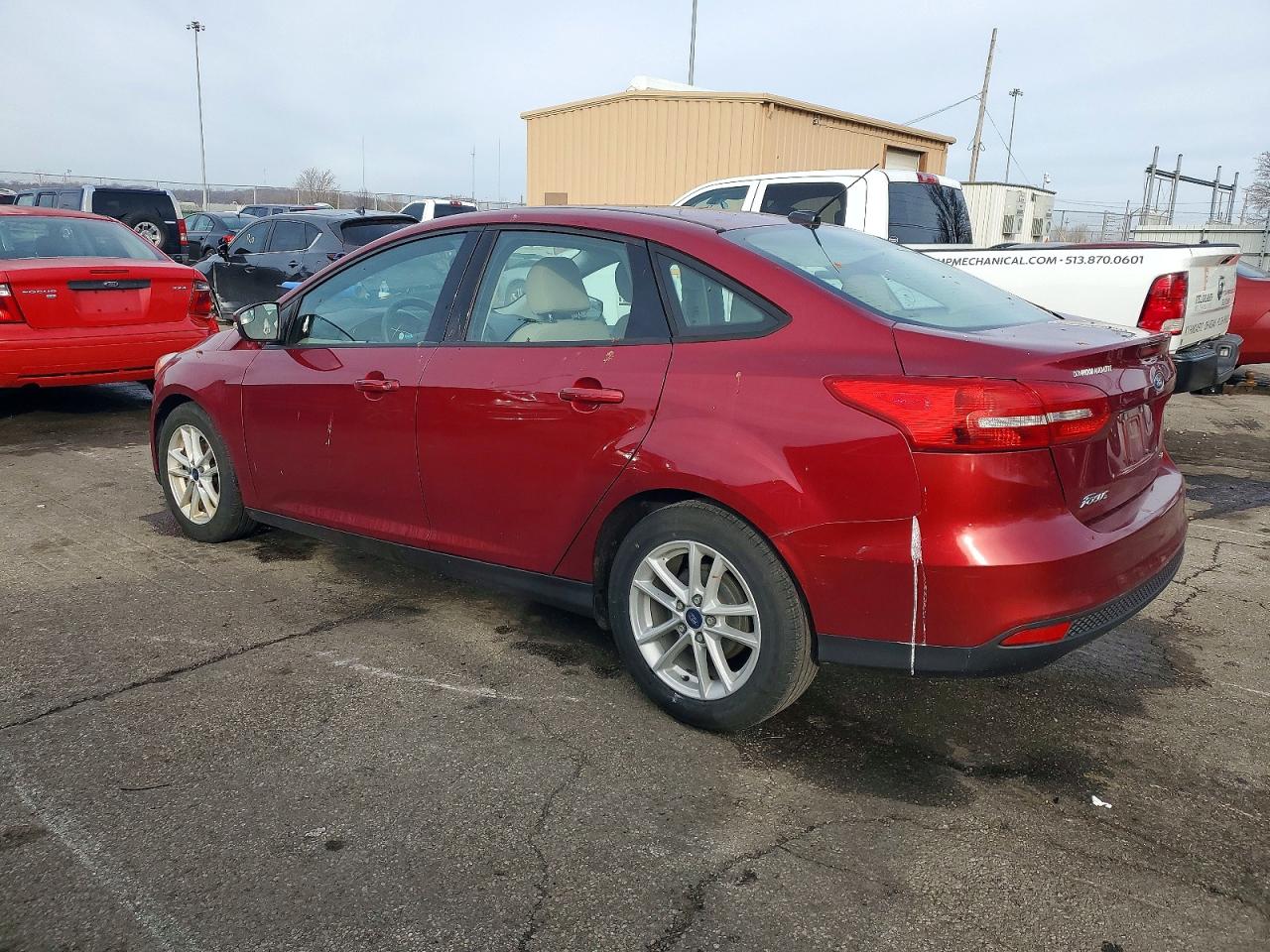 2017 FORD FOCUS SE photo 2