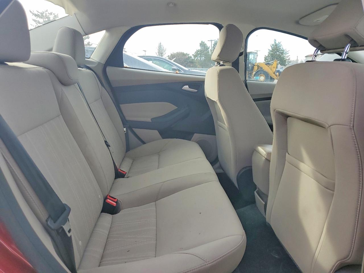2017 FORD FOCUS SE photo 10