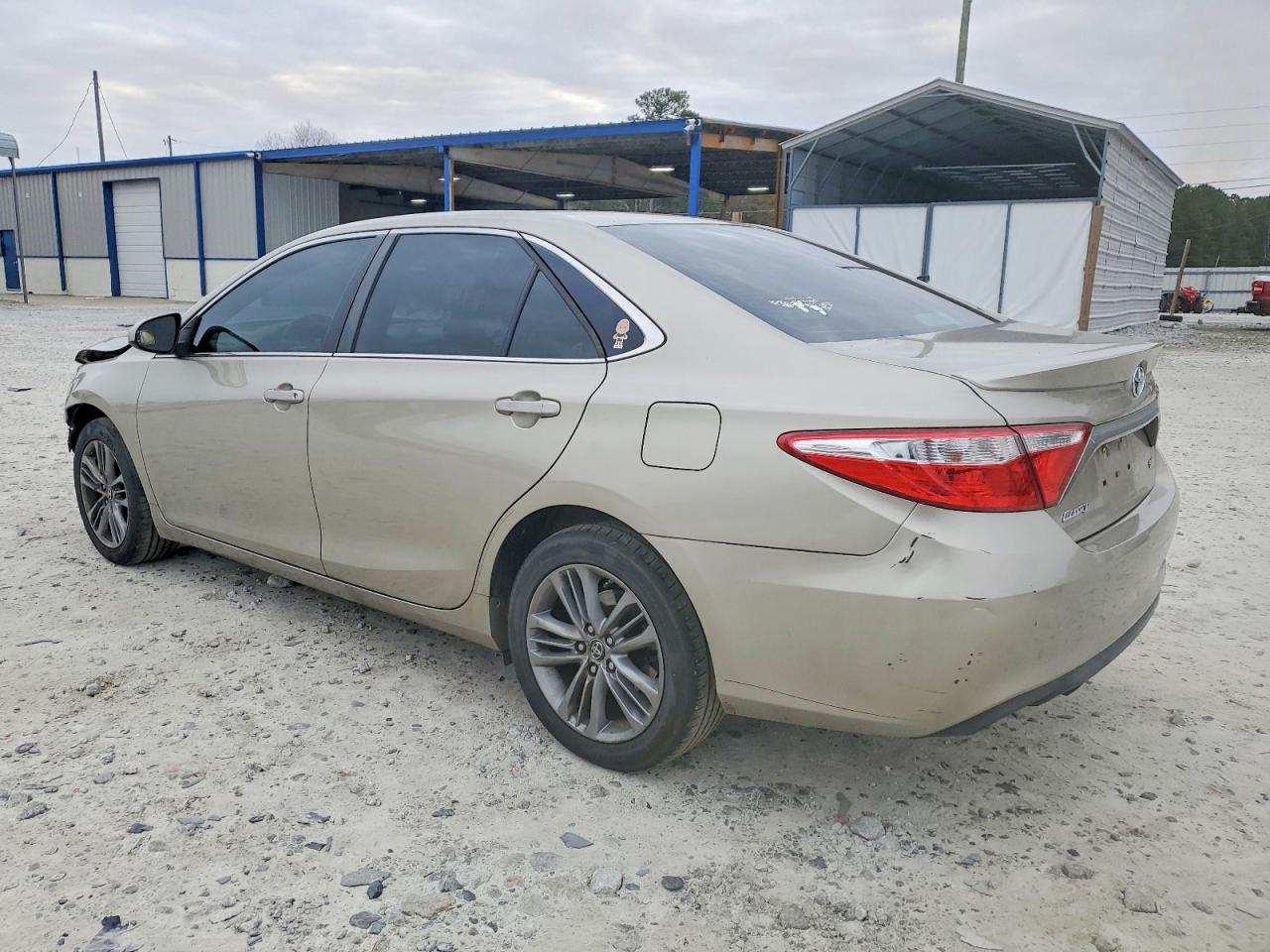 2015 TOYOTA CAMRY LE photo 2