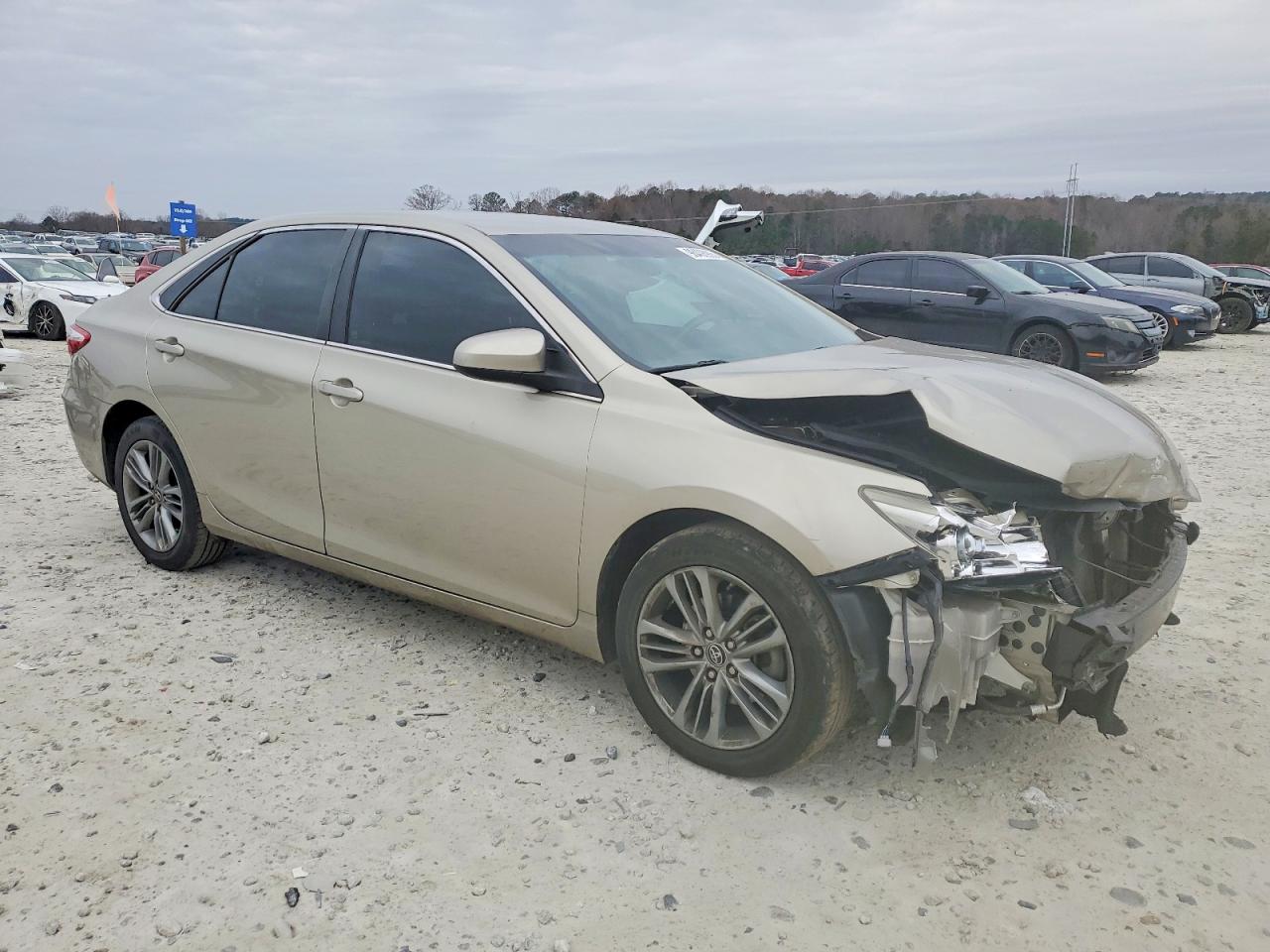 2015 TOYOTA CAMRY LE photo 4