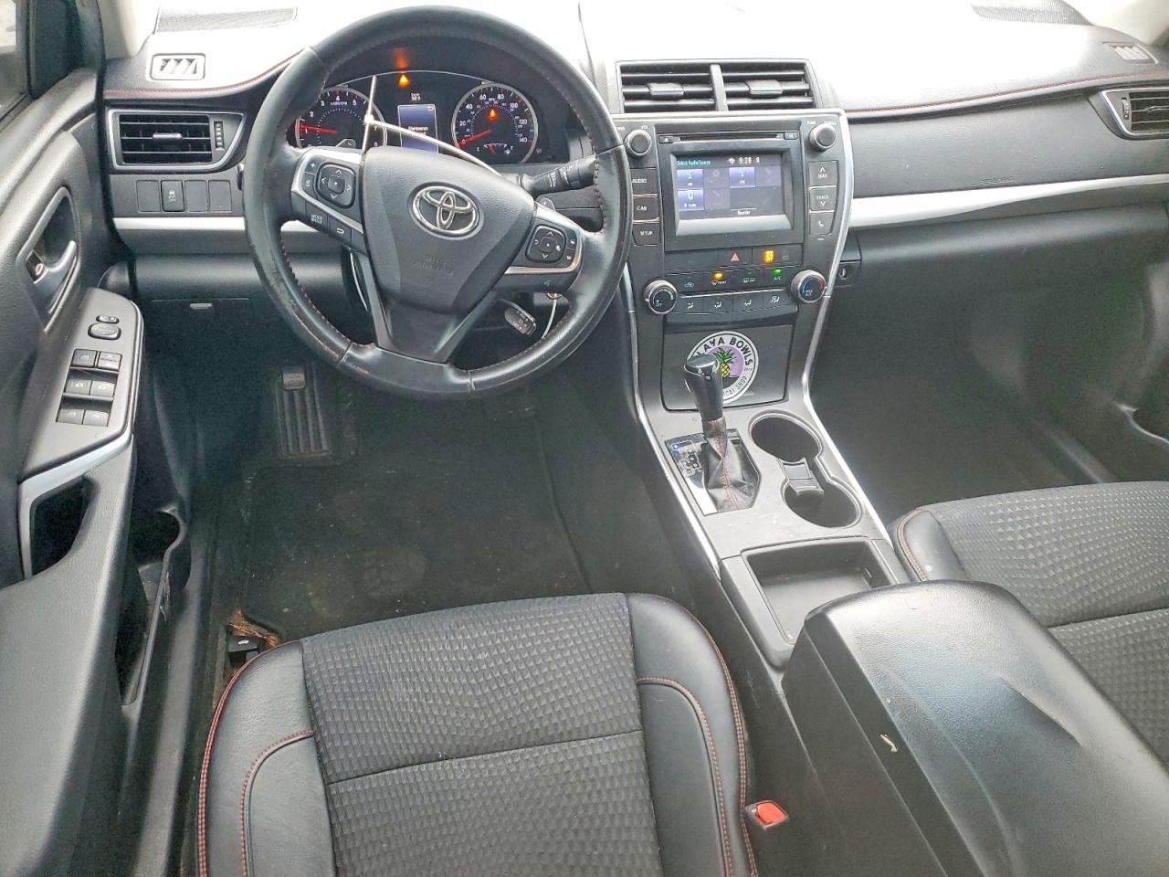 2015 TOYOTA CAMRY LE photo 8
