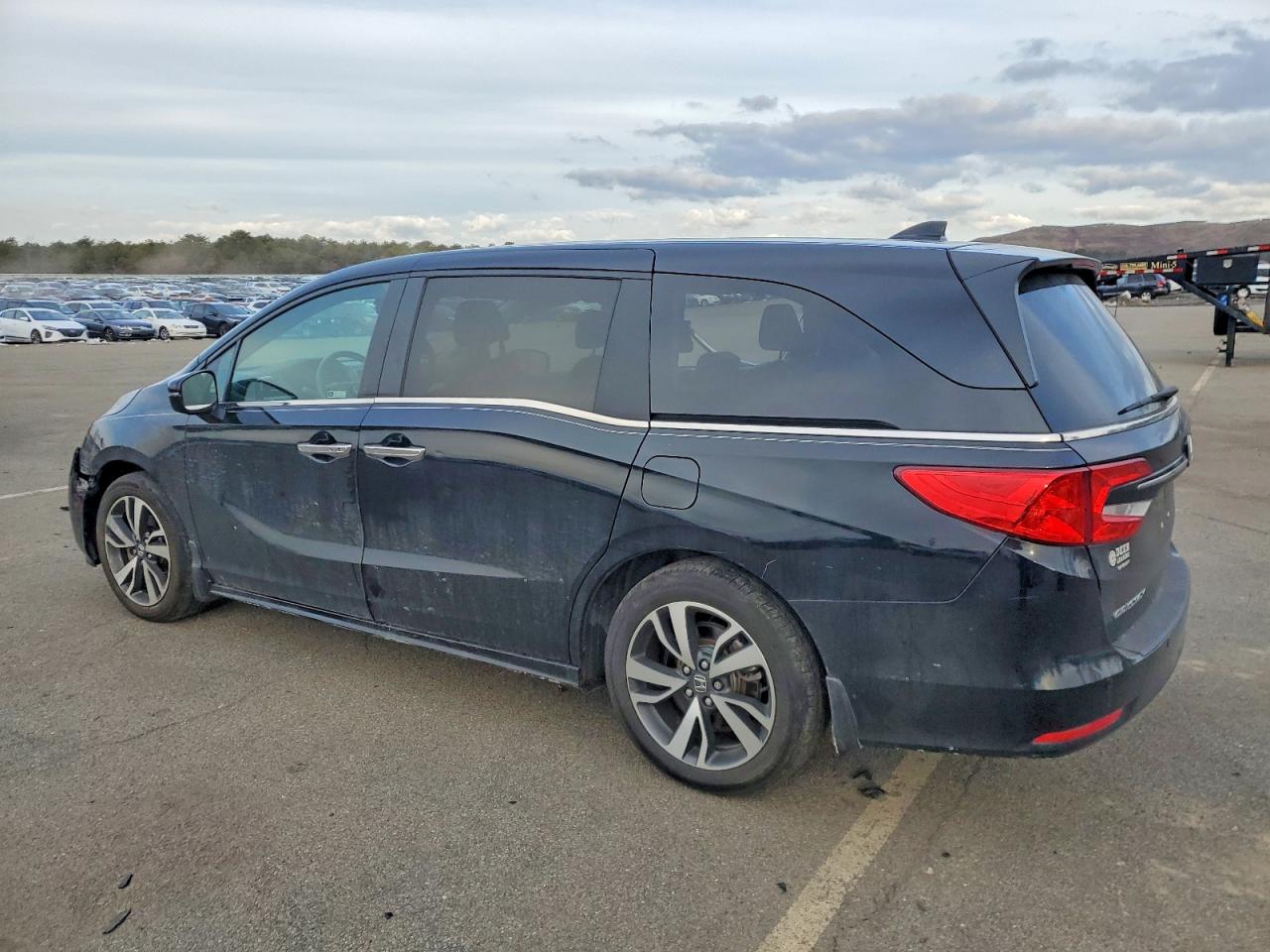 2023 HONDA ODYSSEY TOURING photo 2
