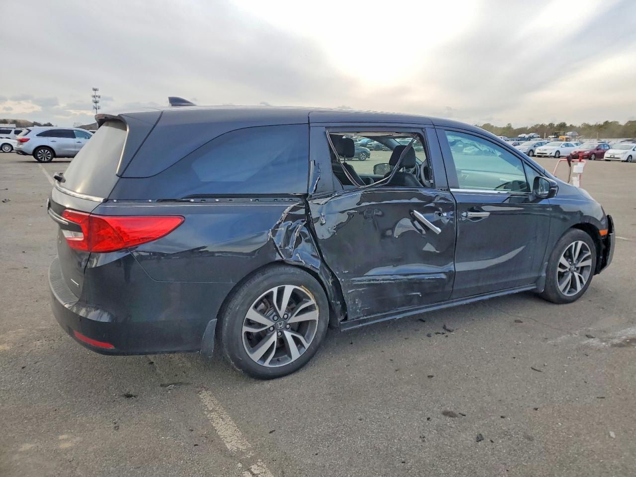 2023 HONDA ODYSSEY TOURING photo 3