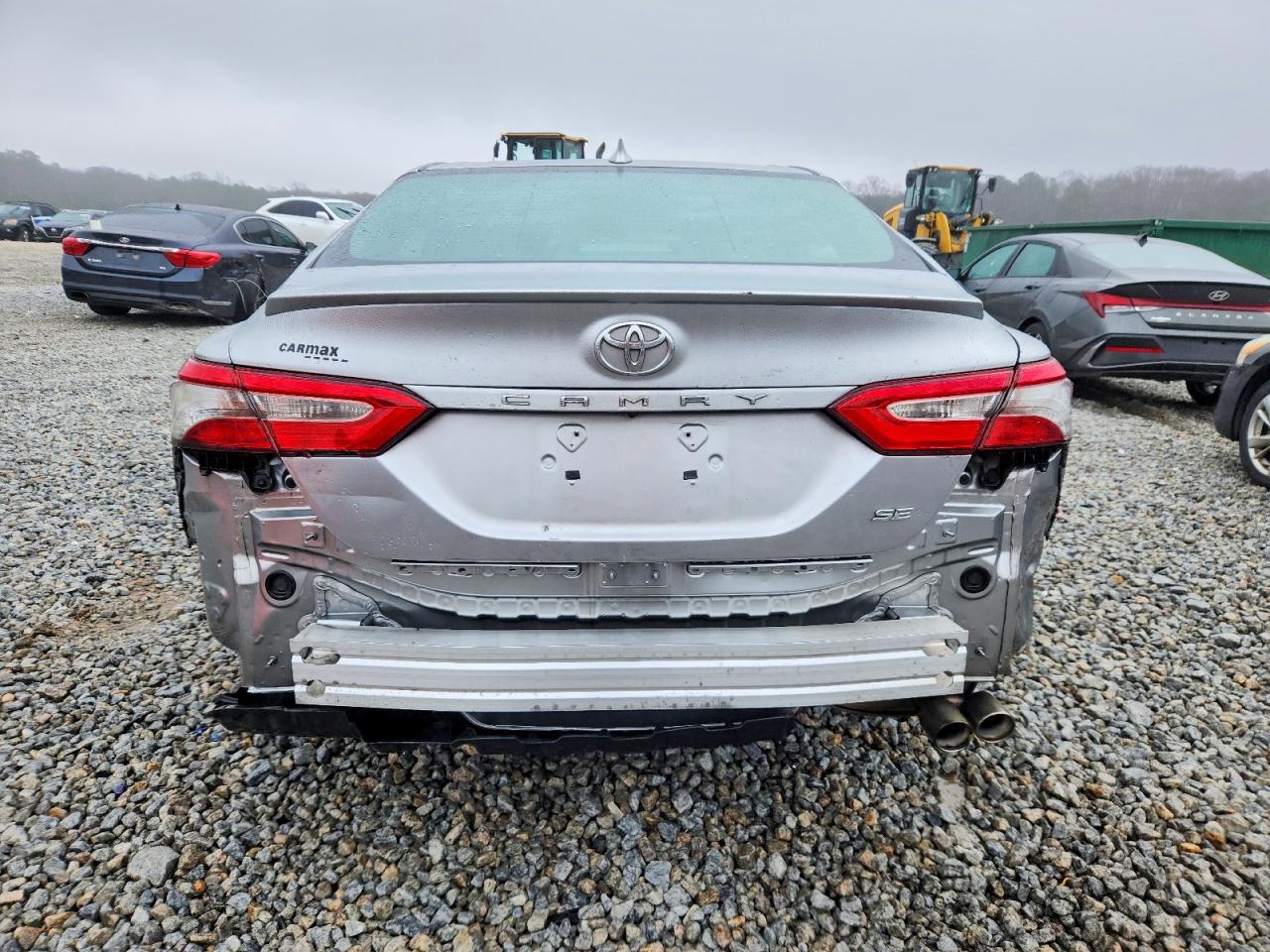 2019 TOYOTA CAMRY SE photo 6