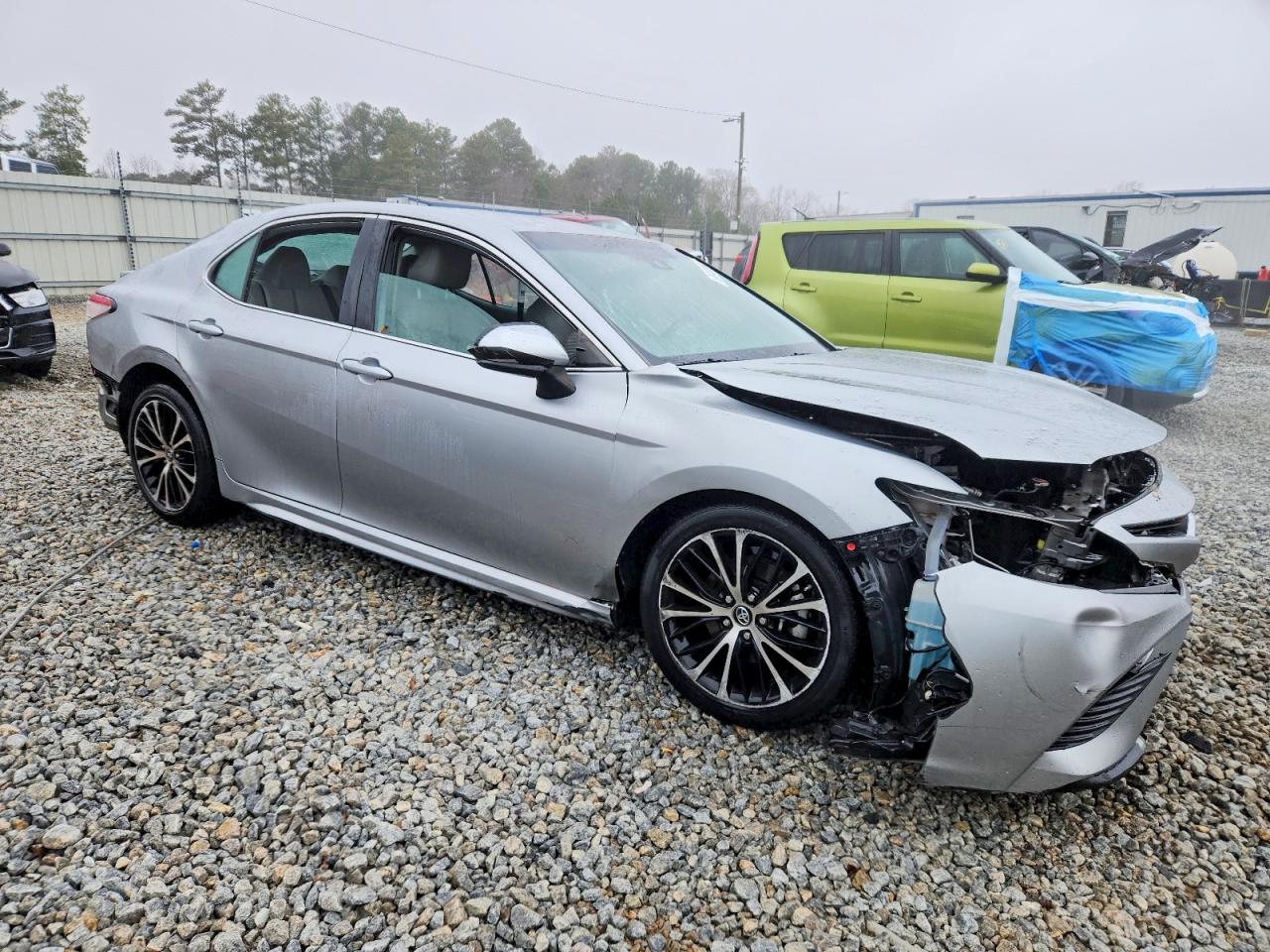 2019 TOYOTA CAMRY SE photo 4