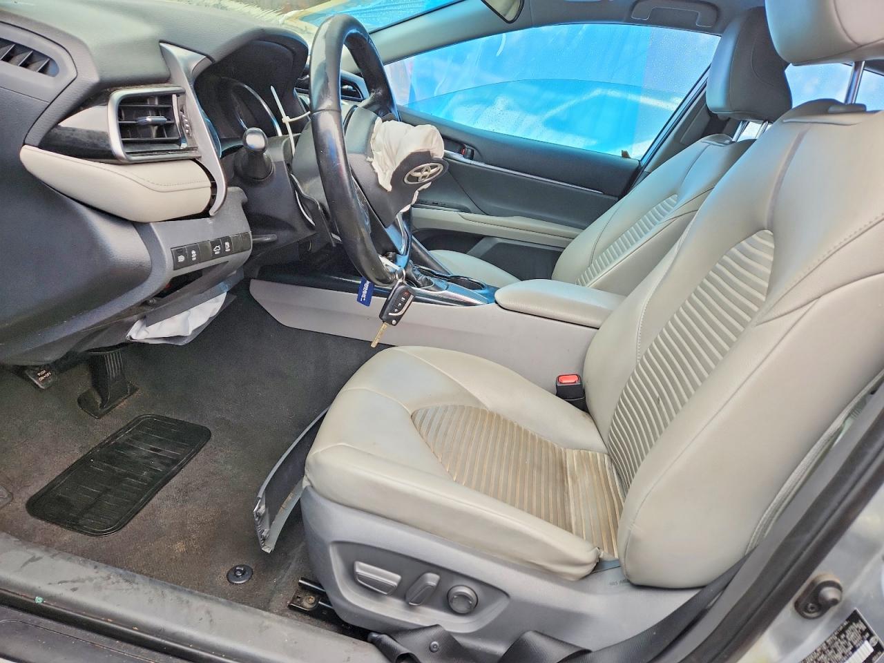 2019 TOYOTA CAMRY SE photo 7