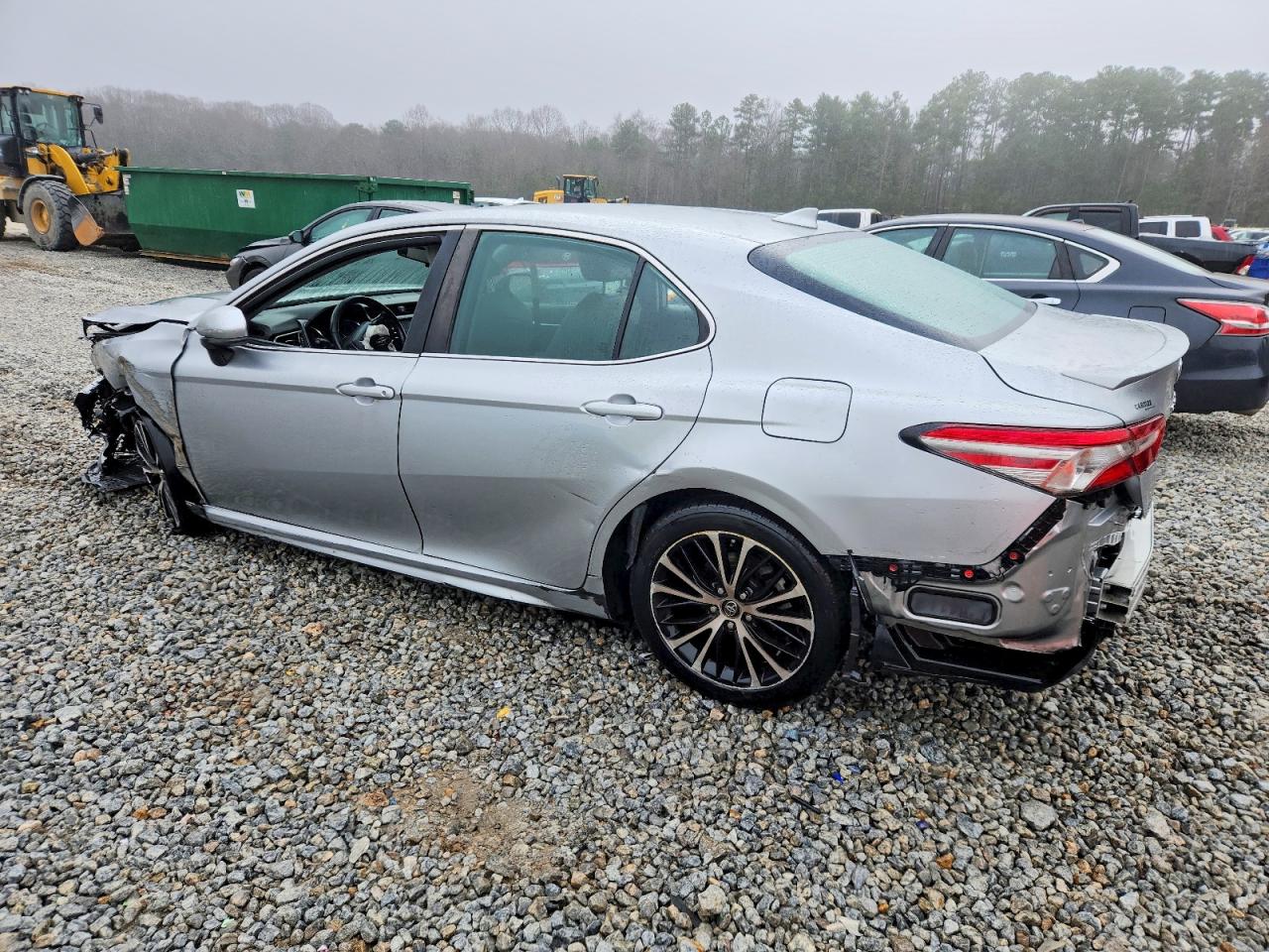2019 TOYOTA CAMRY SE photo 2