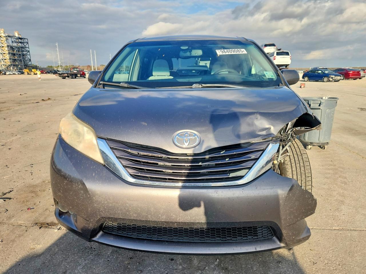 2017 TOYOTA SIENNA photo 5
