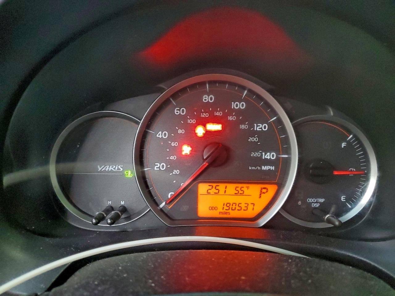 2012 TOYOTA YARIS photo 9