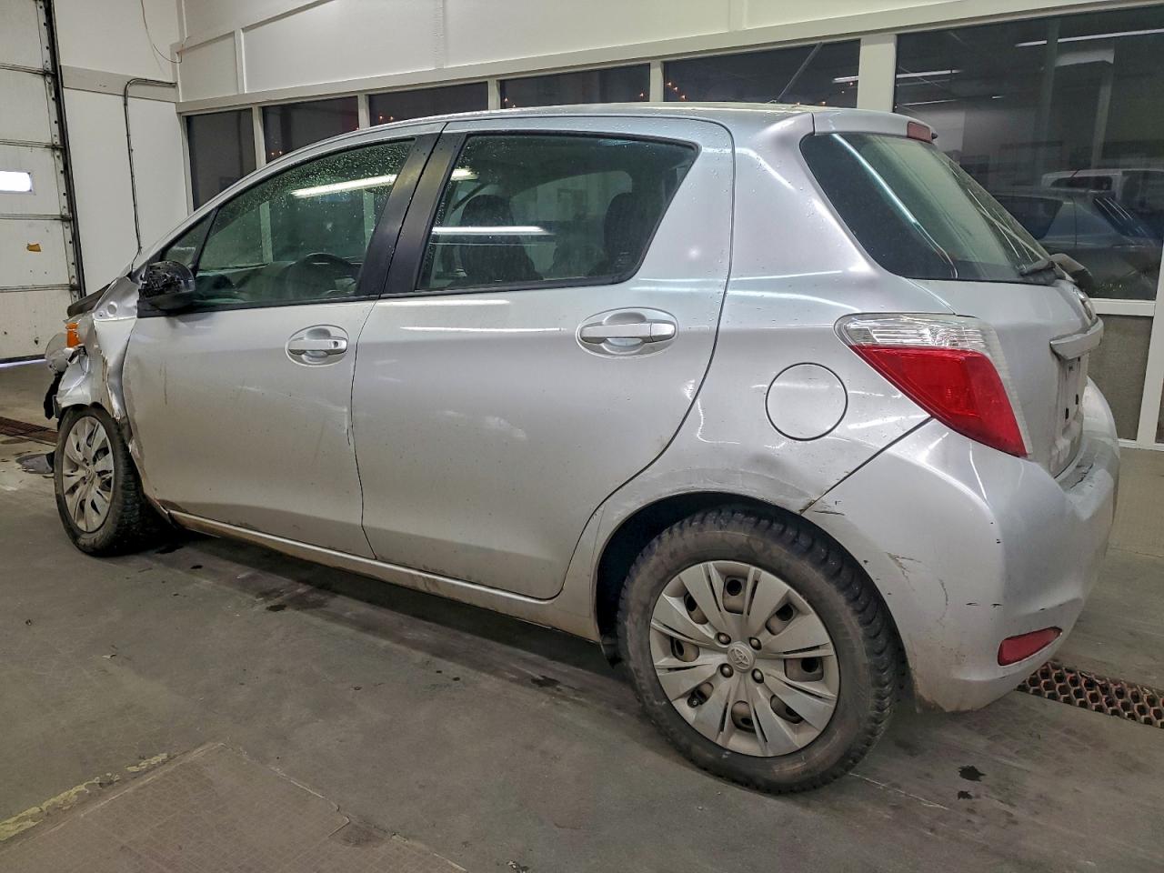 2012 TOYOTA YARIS photo 2