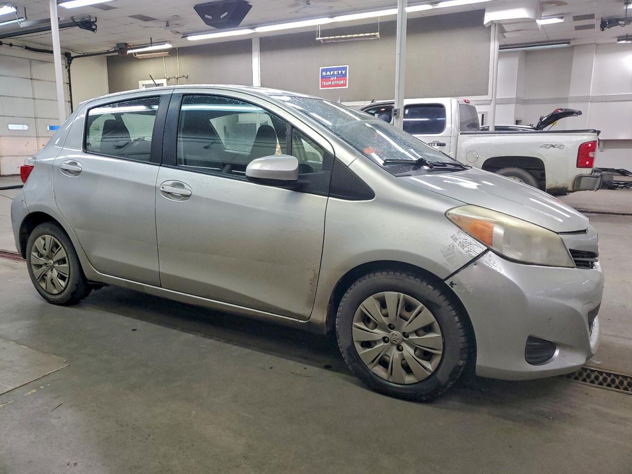 2012 TOYOTA YARIS photo 4
