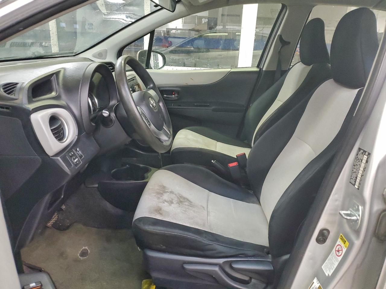 2012 TOYOTA YARIS photo 7