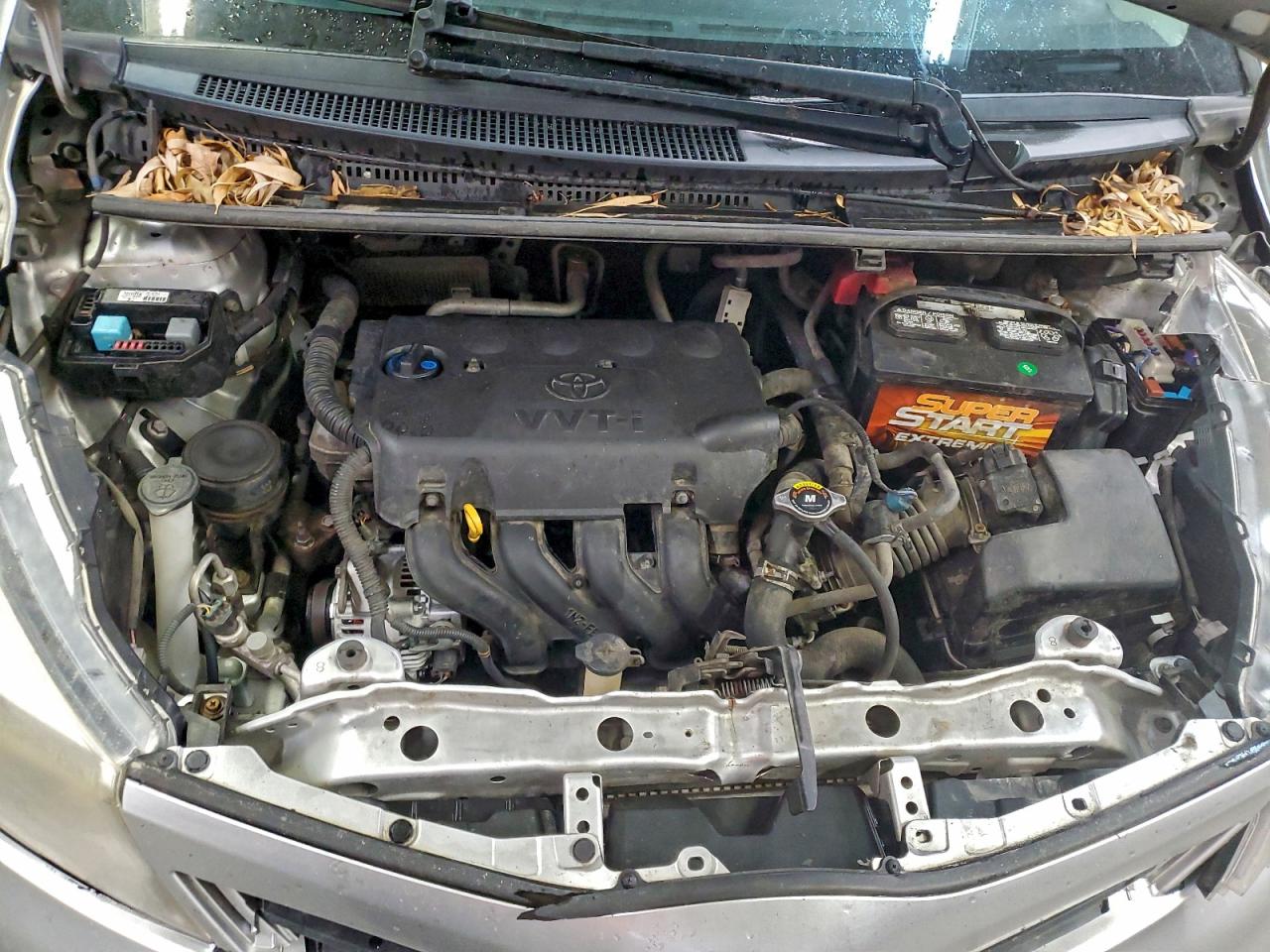 2012 TOYOTA YARIS photo 11