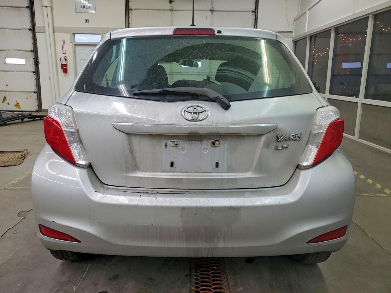 2012 TOYOTA YARIS photo 6