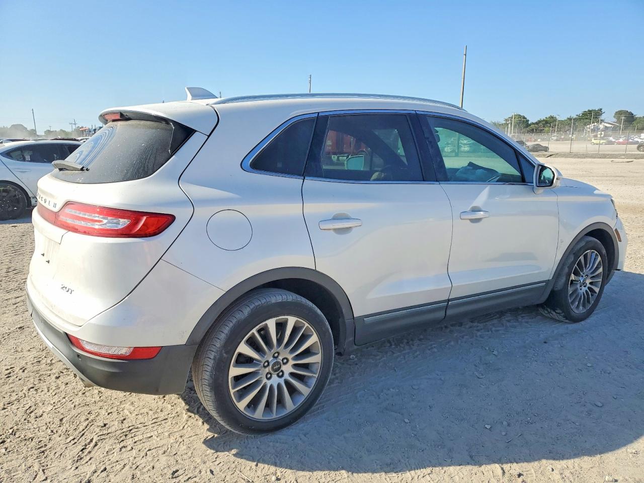 2017 LINCOLN MKC RESERVE photo 3