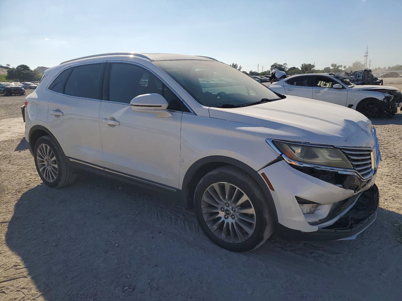 2017 LINCOLN MKC RESERVE photo 4