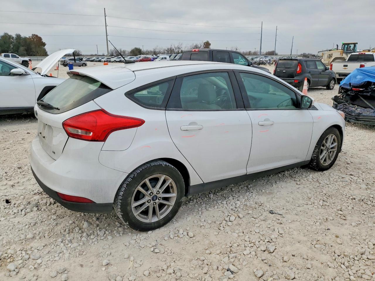 2018 FORD FOCUS SE photo 3