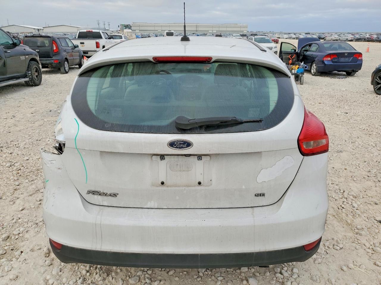 2018 FORD FOCUS SE photo 6
