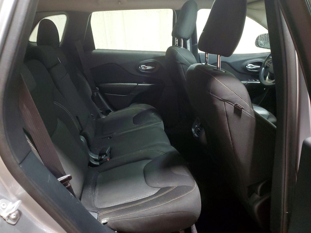 2016 JEEP CHEROKEE LATITUDE photo 11