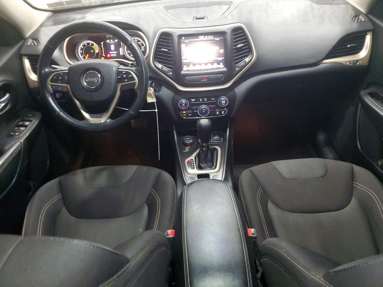 2016 JEEP CHEROKEE LATITUDE photo 8