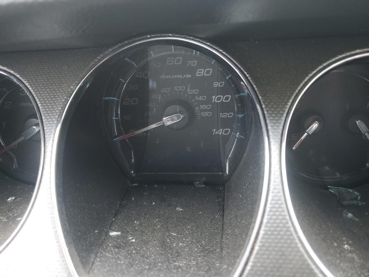 2010 FORD TAURUS SEL photo 17
