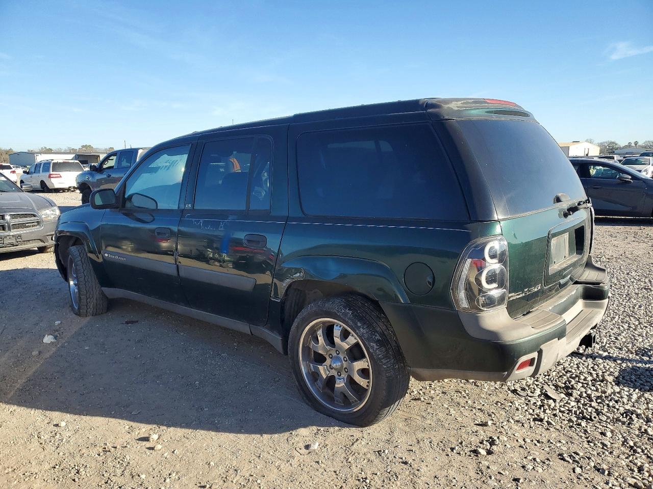 2004 CHEVROLET TRAILBLAZER EXT LS photo 2