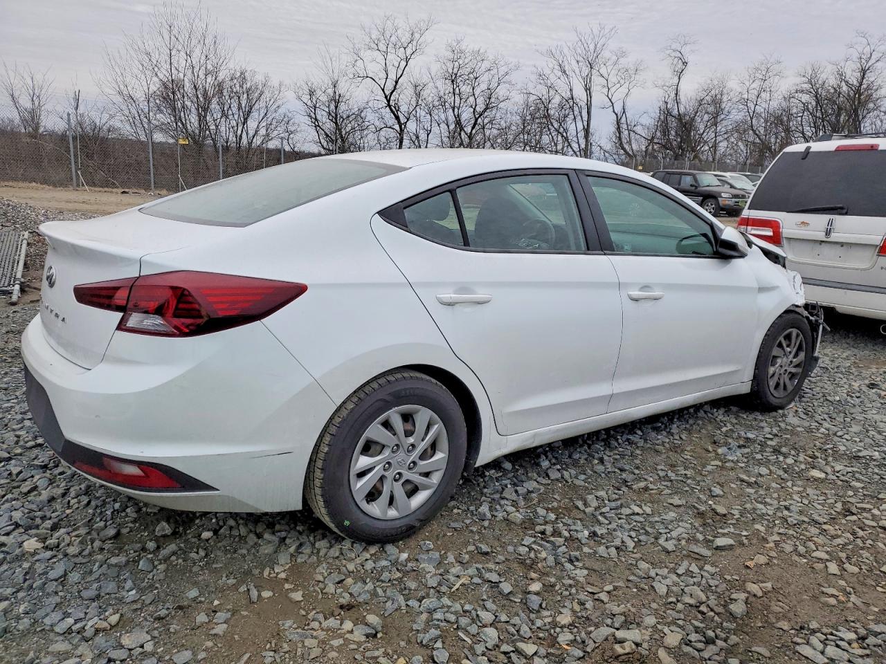 2019 HYUNDAI ELANTRA SE photo 3