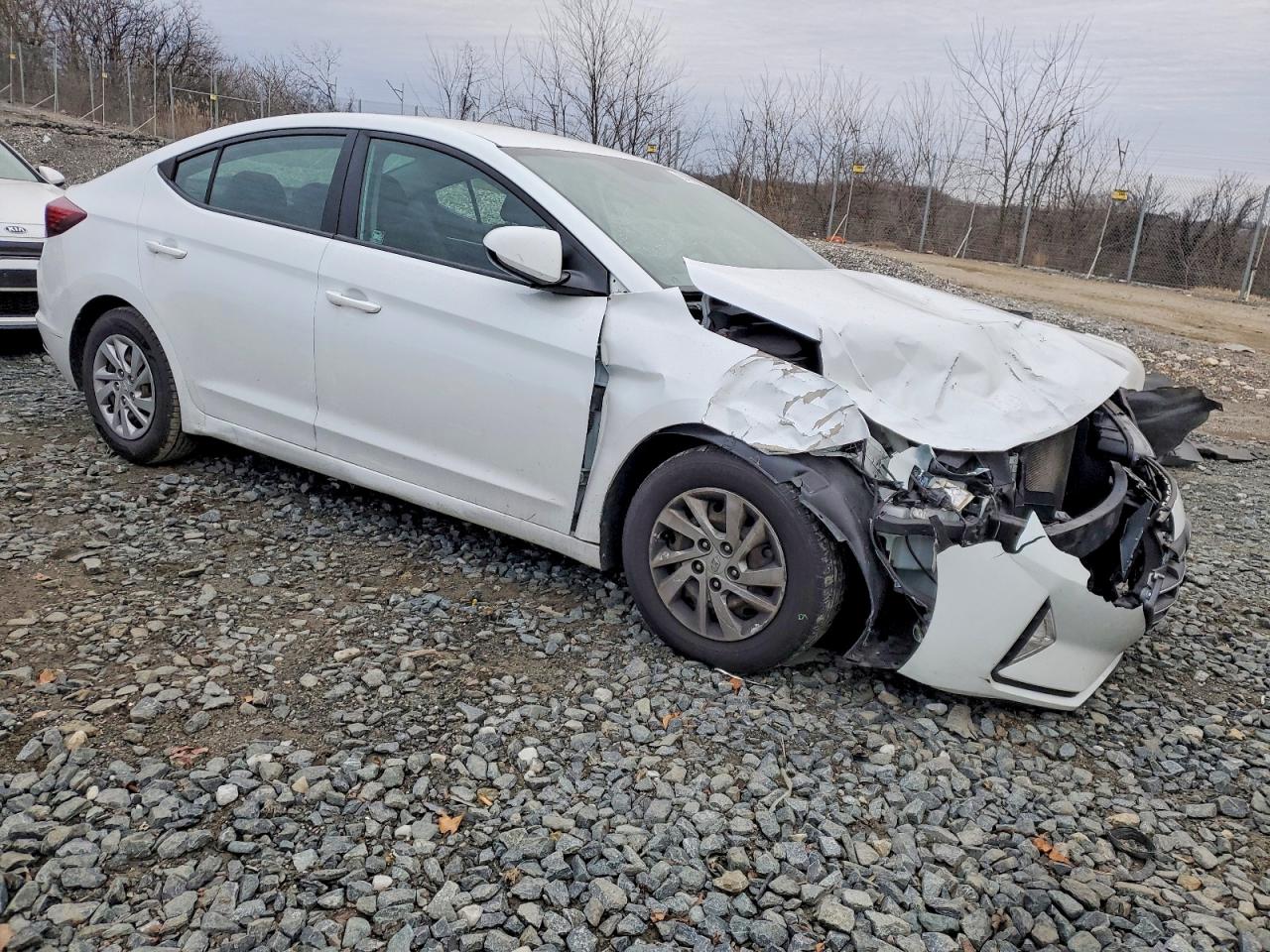 2019 HYUNDAI ELANTRA SE photo 4