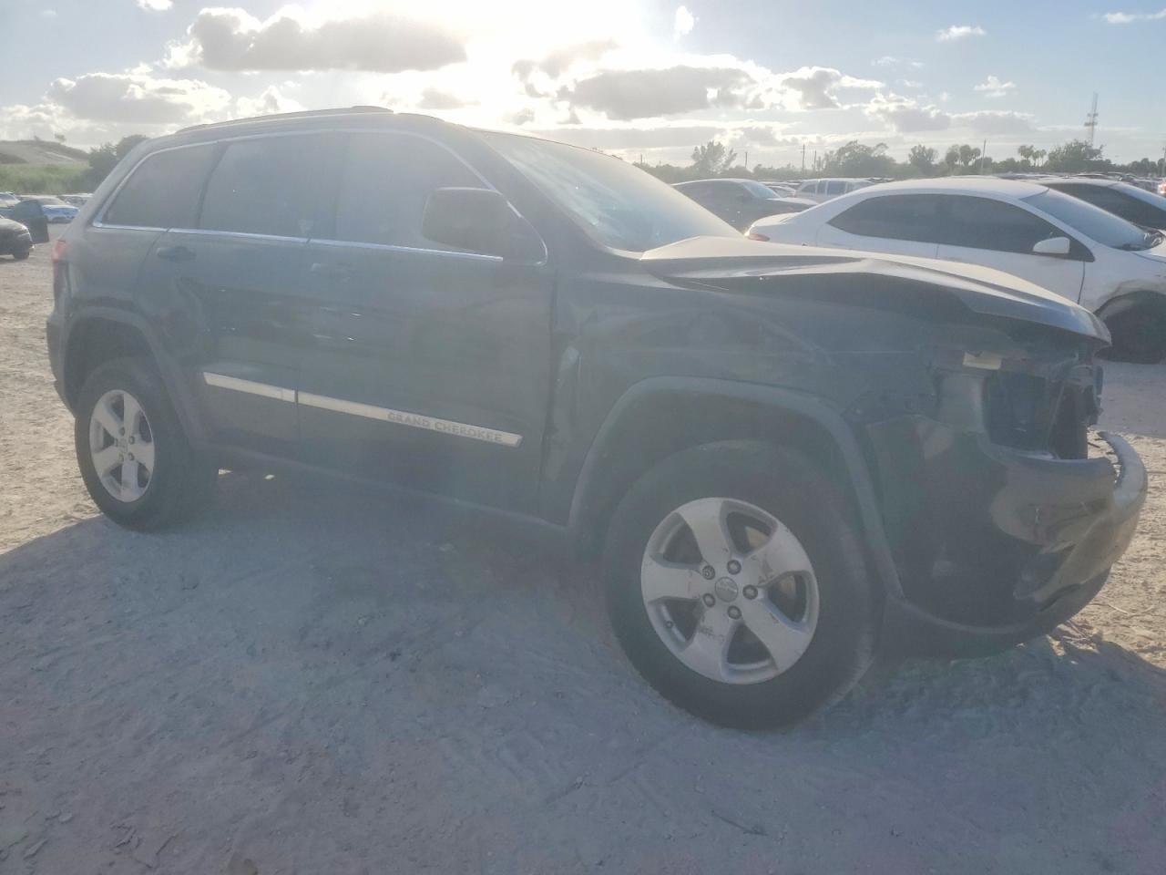 2012 JEEP GRAND CHEROKEE LAREDO photo 4