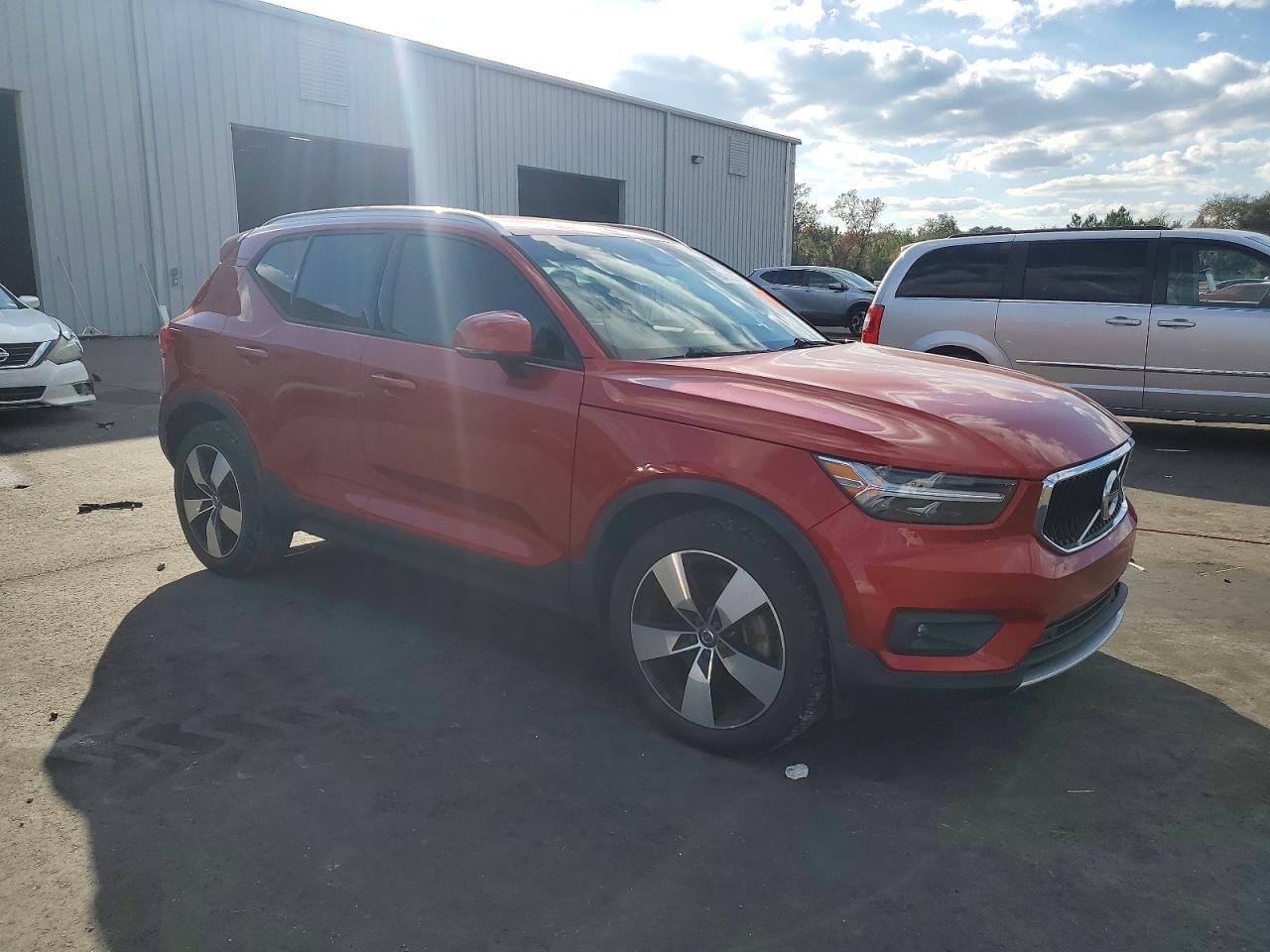2021 VOLVO XC40 T4 MOMENTUM photo 4