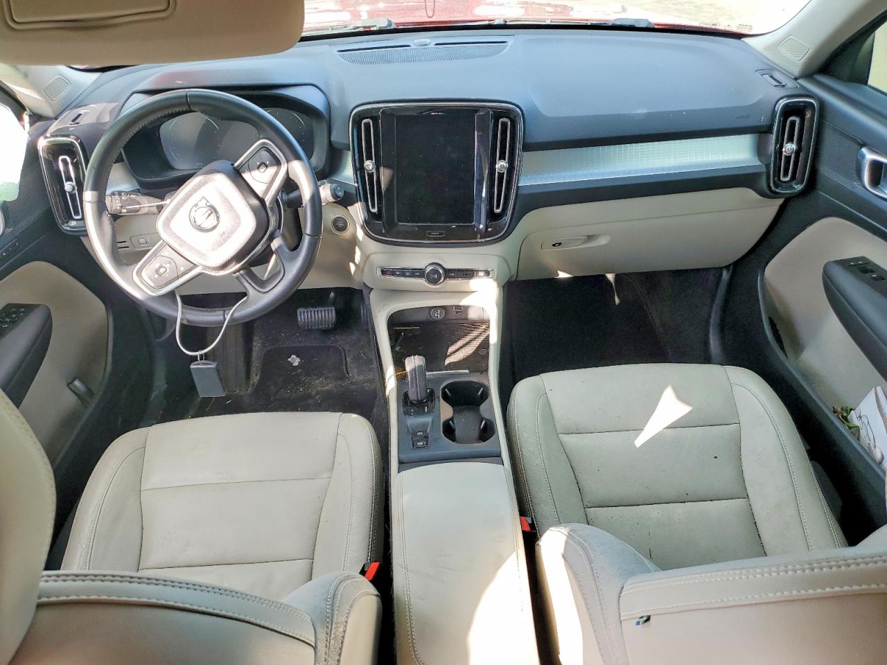 2021 VOLVO XC40 T4 MOMENTUM photo 8