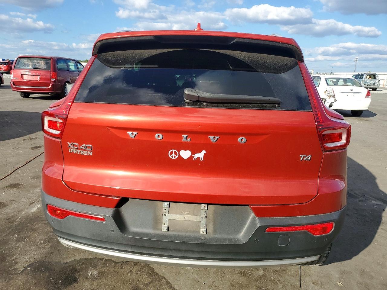 2021 VOLVO XC40 T4 MOMENTUM photo 6