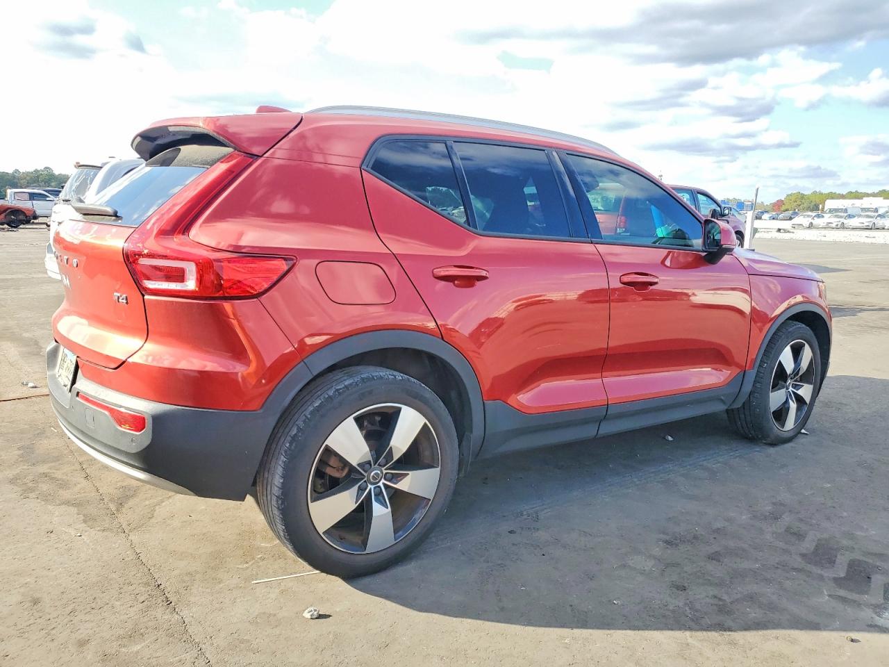 2021 VOLVO XC40 T4 MOMENTUM photo 3