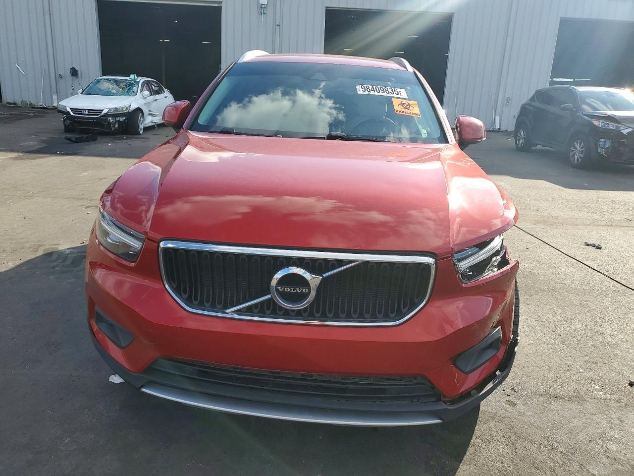 2021 VOLVO XC40 T4 MOMENTUM photo 5