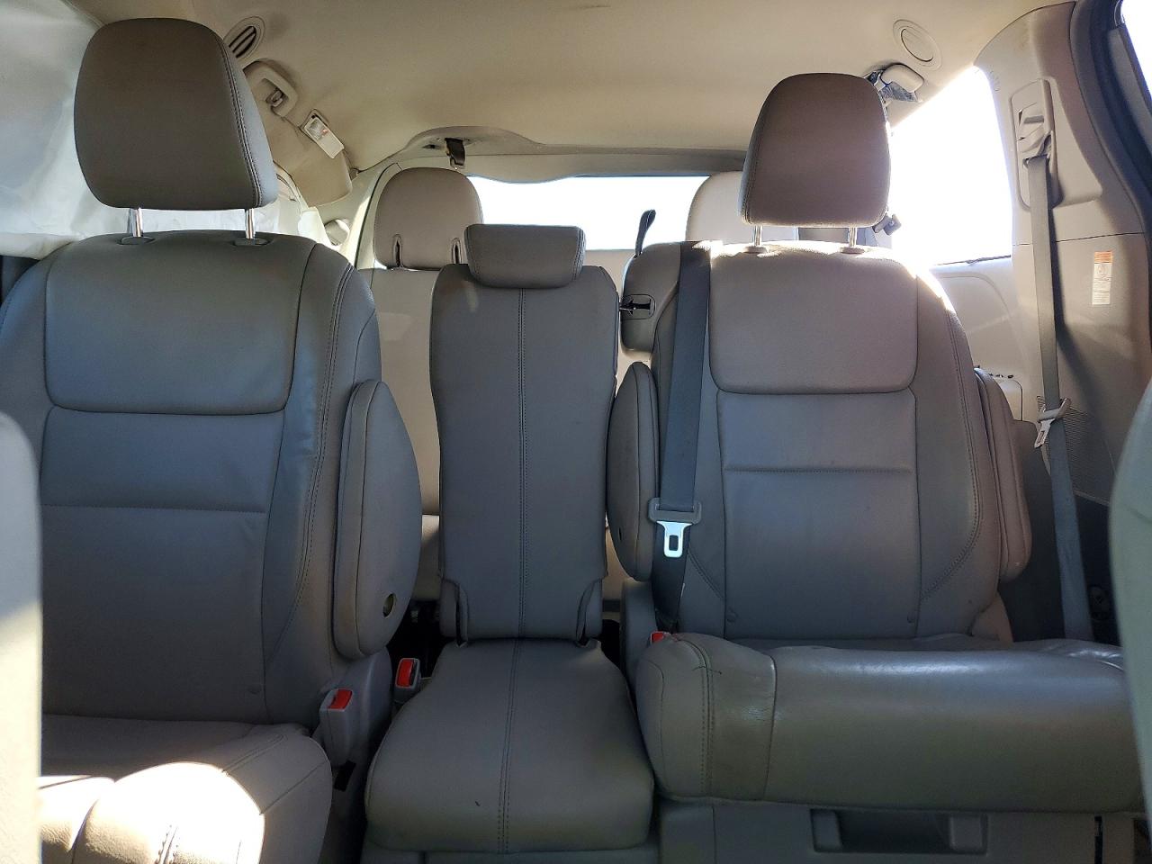 2015 TOYOTA SIENNA XLE photo 10