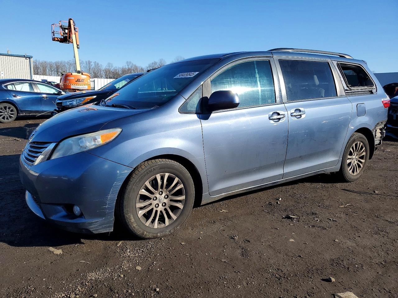 2015 TOYOTA SIENNA