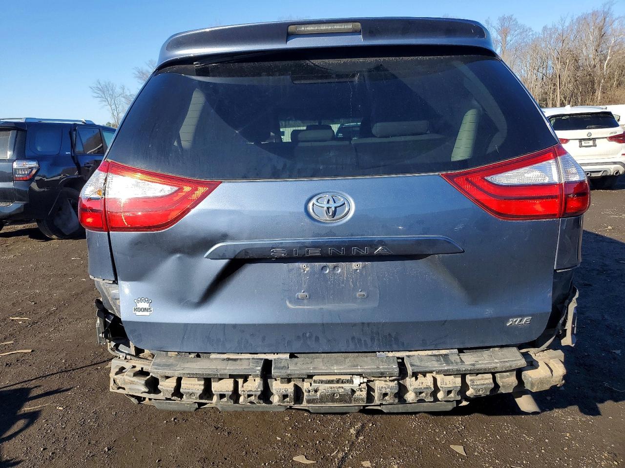 2015 TOYOTA SIENNA XLE photo 6