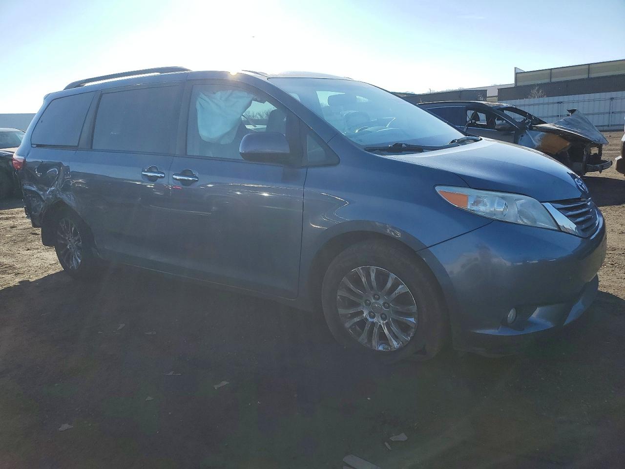 2015 TOYOTA SIENNA XLE photo 4