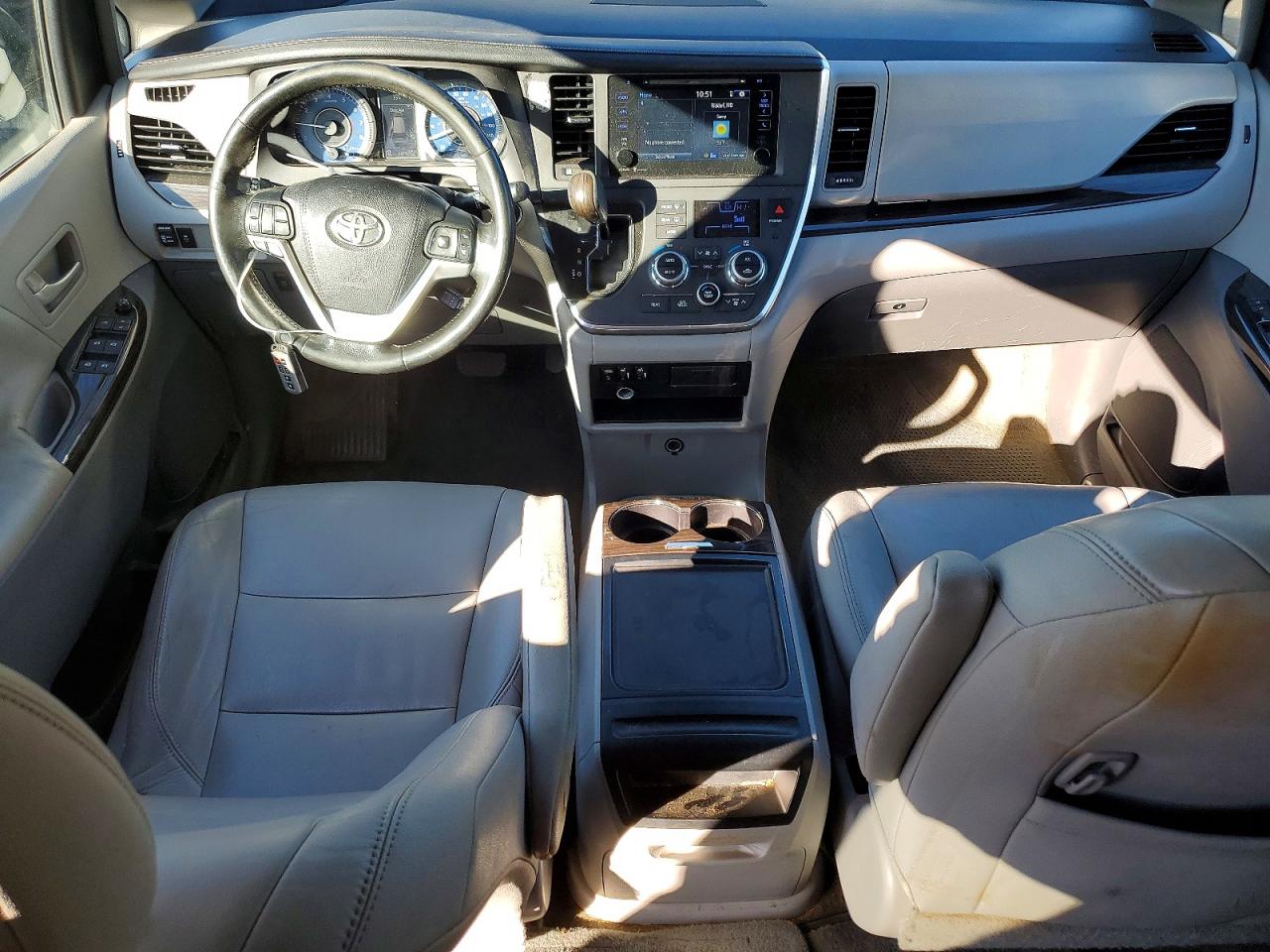 2015 TOYOTA SIENNA XLE photo 8