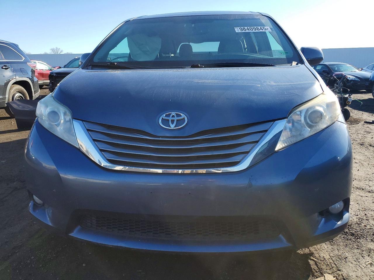 2015 TOYOTA SIENNA XLE photo 5