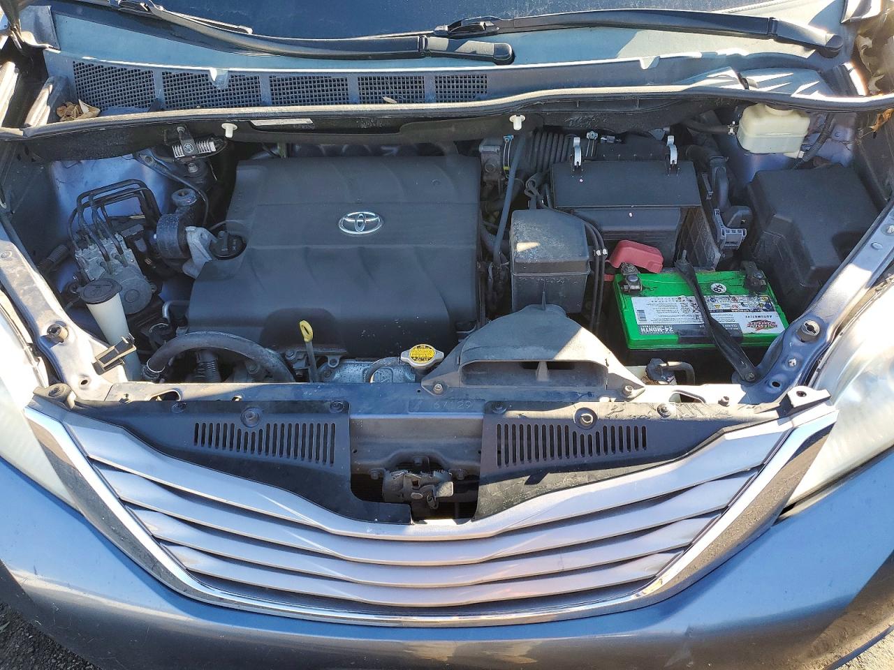 2015 TOYOTA SIENNA XLE photo 12